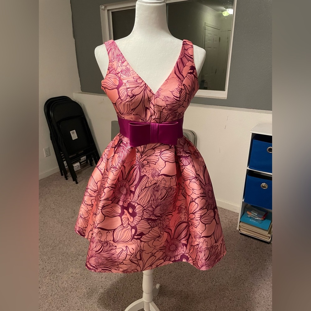 MacDuggal size 4 pink floral
